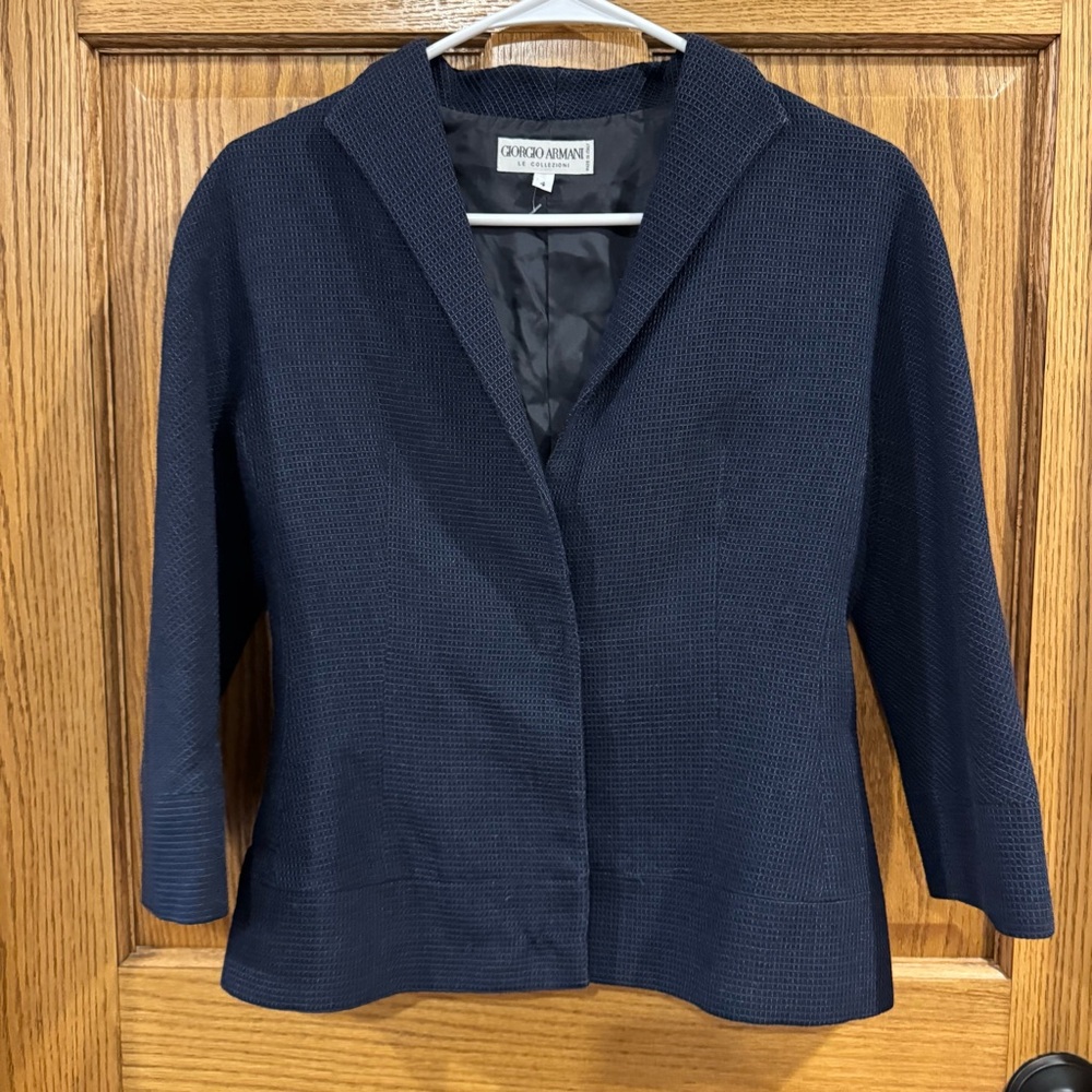 Giorgio Armani Le Collezioni Navy Wool Silk Textured Blazer Jacket. Size 4